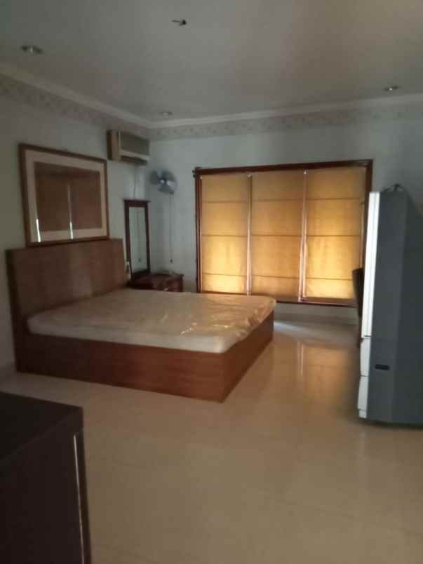 dijual rumah gedung pinang