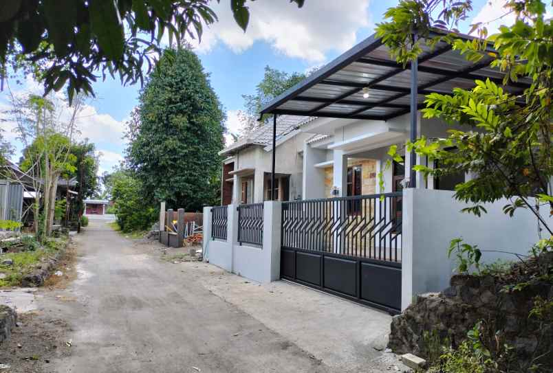 dijual rumah geneng prambanan