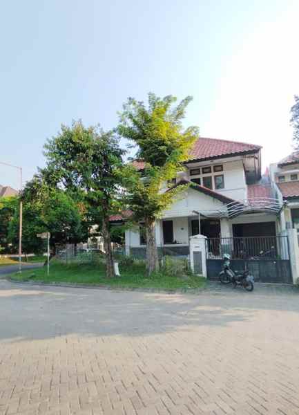 dijual rumah graha famili