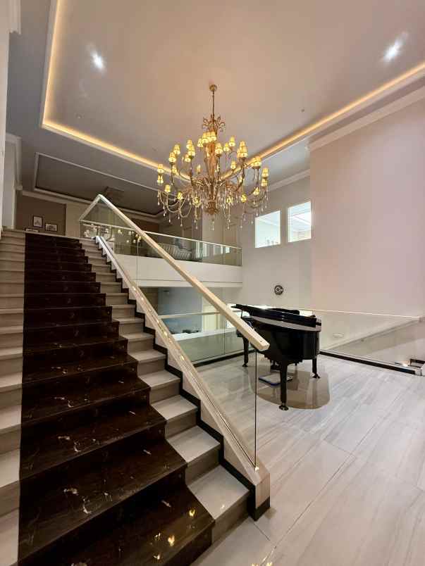 dijual rumah graha famili