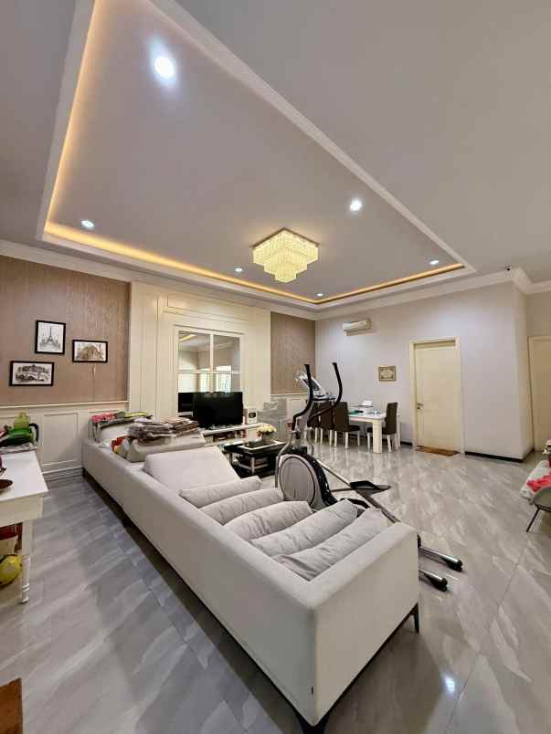 dijual rumah graha famili