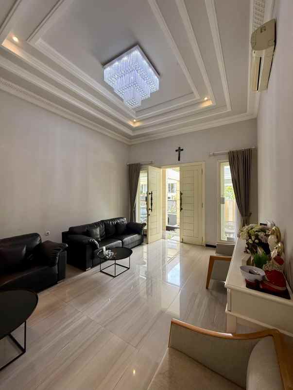 dijual rumah graha famili