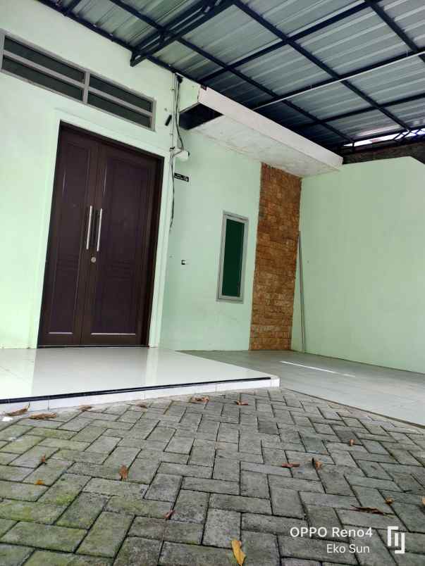 dijual rumah graha kebraon mas