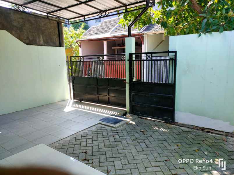 dijual rumah graha kebraon mas