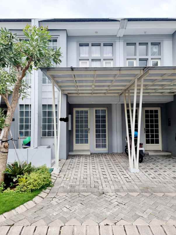 dijual rumah grand pakuwon