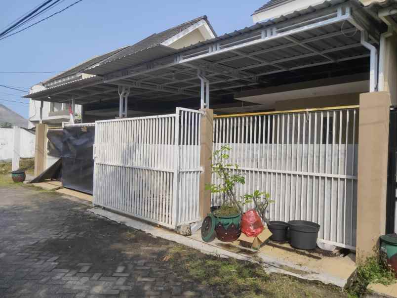 dijual rumah griya amerta regency