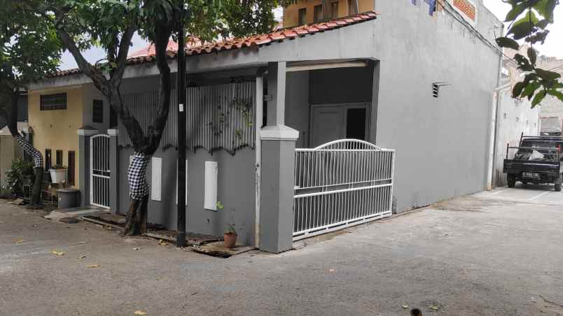 dijual rumah hook di ciledug tangerang