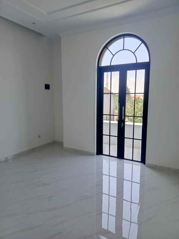 dijual rumah jagakarsa jakarta selatan