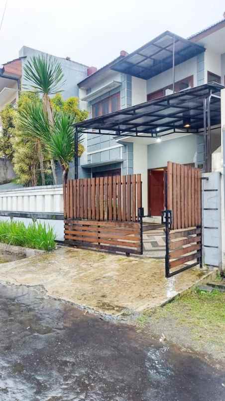 dijual rumah jalan buah2 an