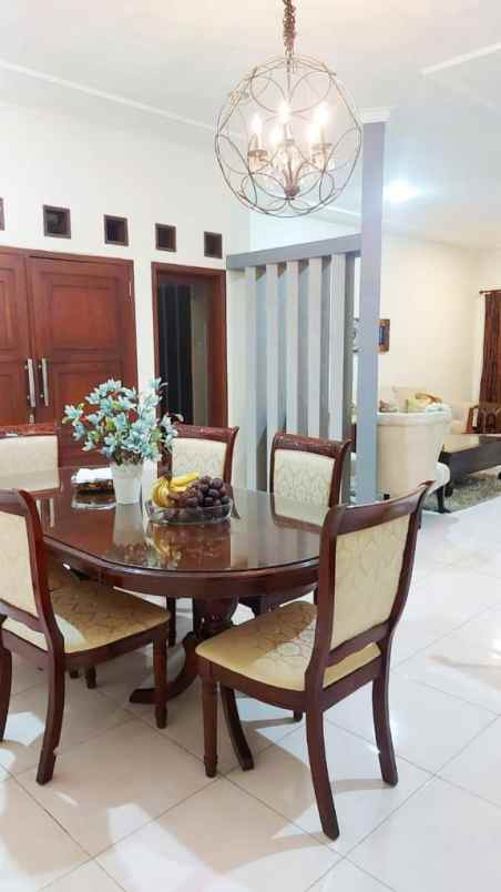 dijual rumah jalan buah2 an