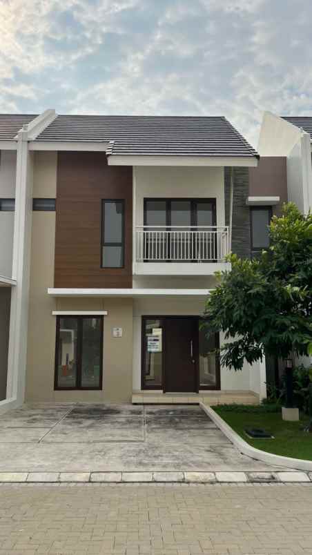 dijual rumah jalan bulevar summarecon