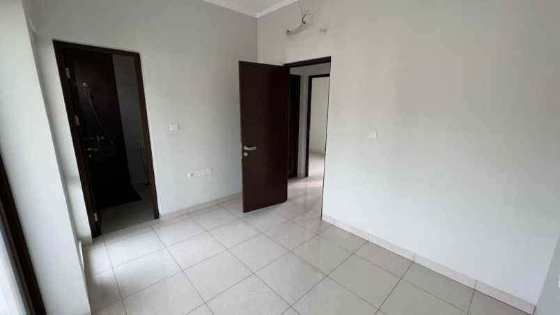 dijual rumah jalan bulevar summarecon