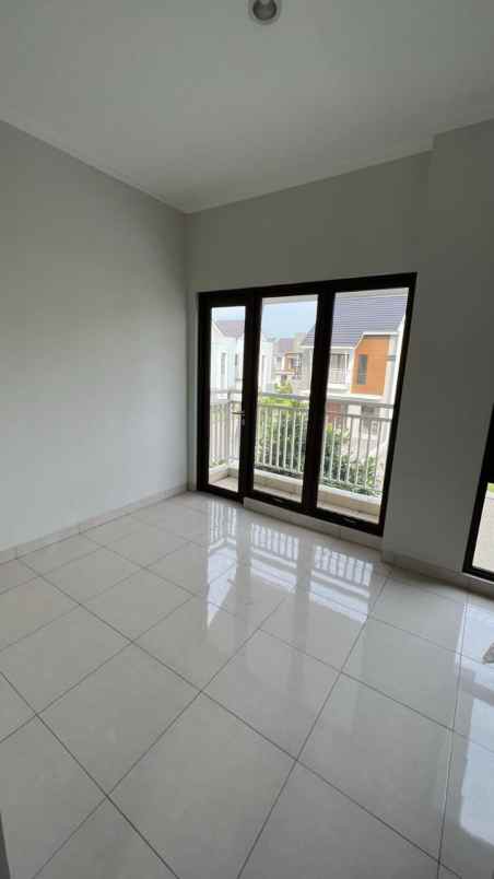 dijual rumah jalan bulevar summarecon