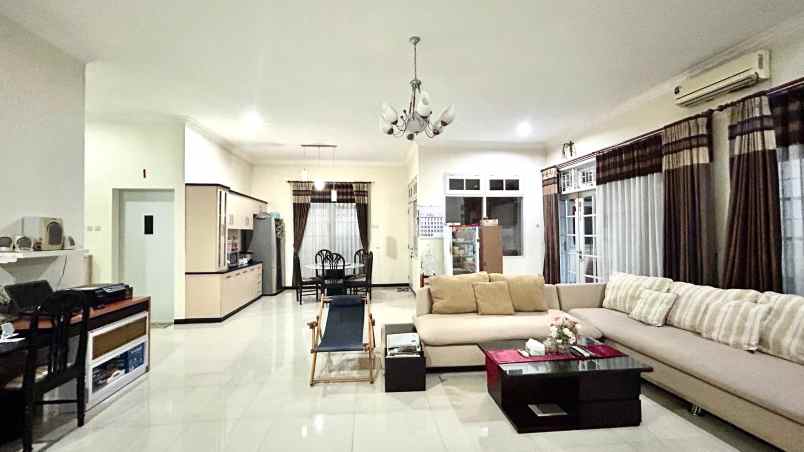 dijual rumah jalan darmo harapan