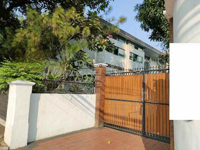 dijual rumah jalan dr kusuma atmaja