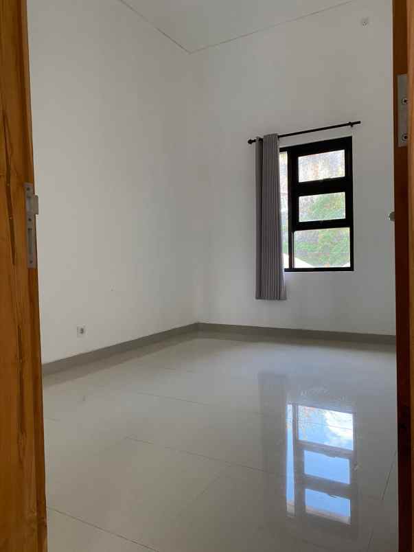 dijual rumah jalan goa gong