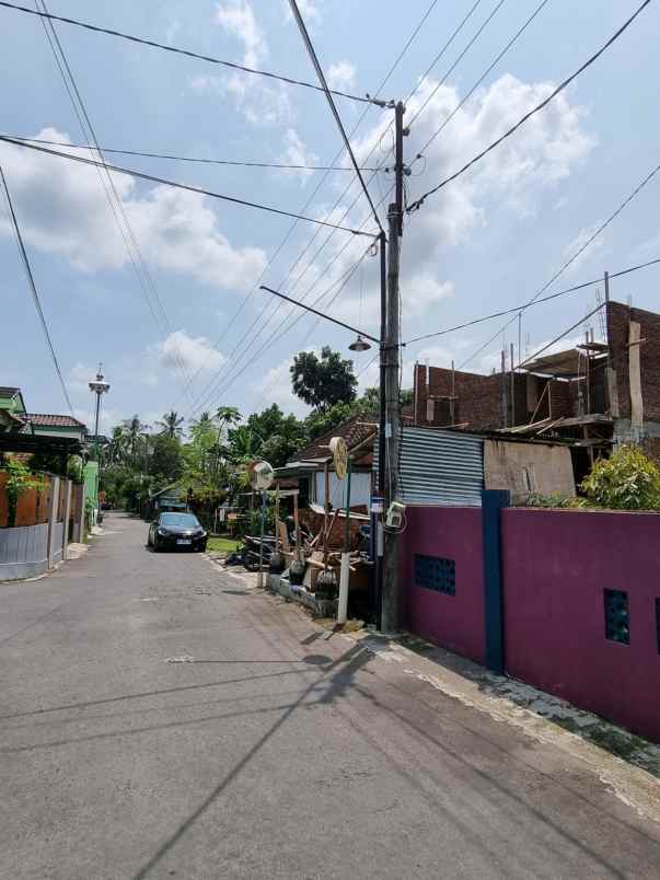 dijual rumah jalan kaliurang km 10