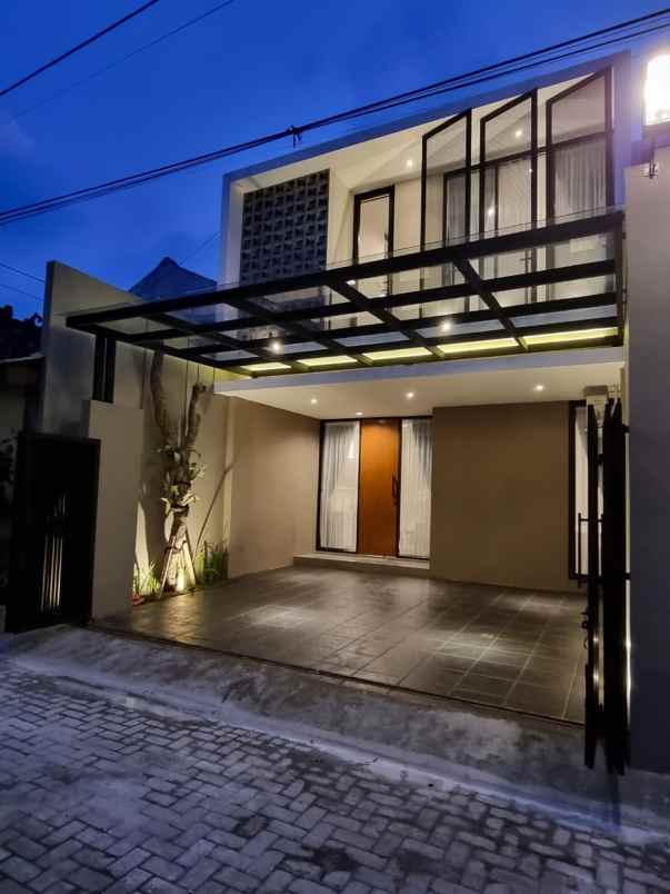 dijual rumah jalan kaliurang km 10