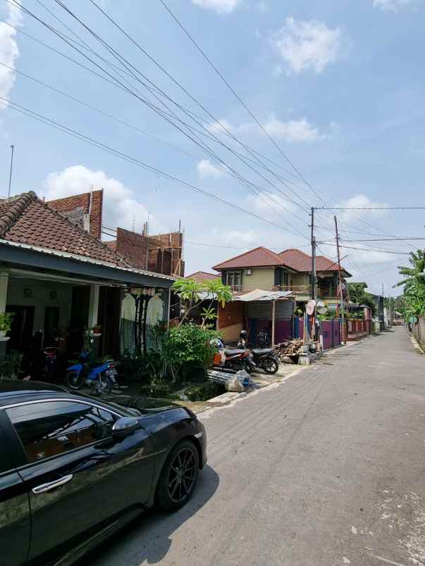 dijual rumah jalan kaliurang km 10