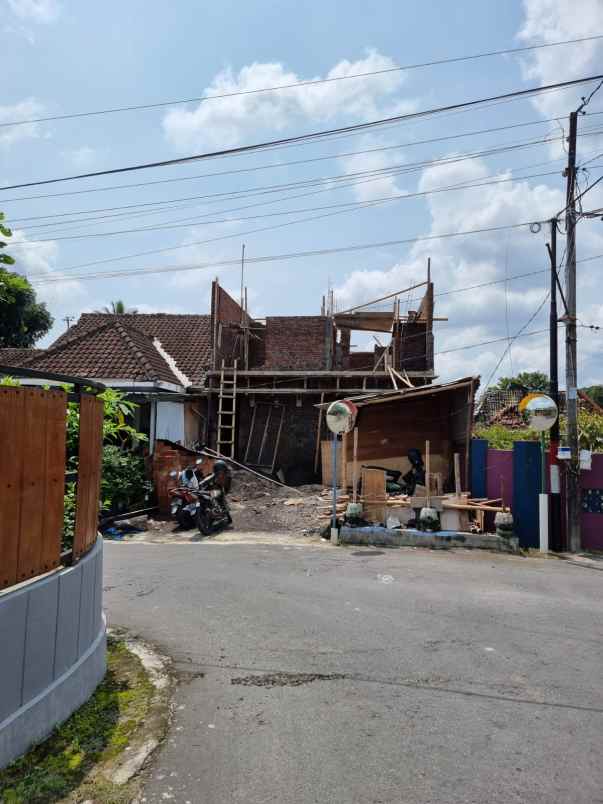 dijual rumah jalan kaliurang km 10