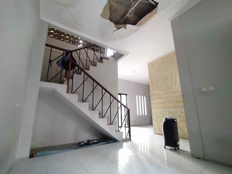 dijual rumah jalan kavling ui timur