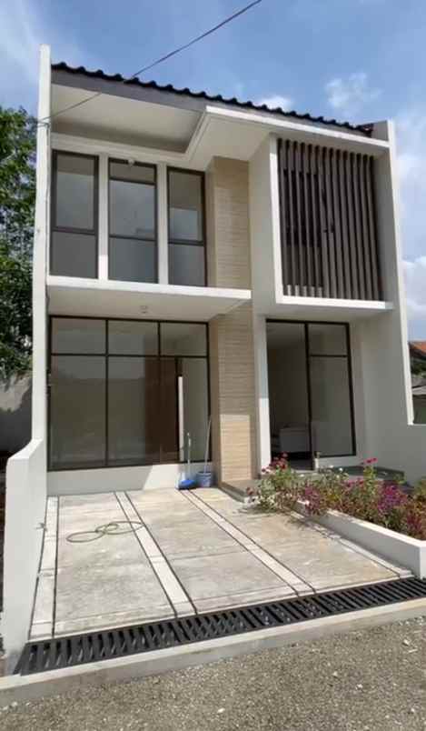 dijual rumah jalan legoso raya