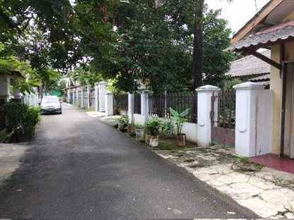 dijual rumah jalan mahakam ciracas