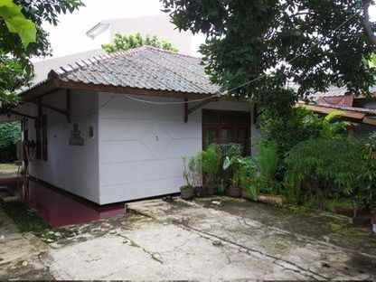 dijual rumah jalan mahakam ciracas