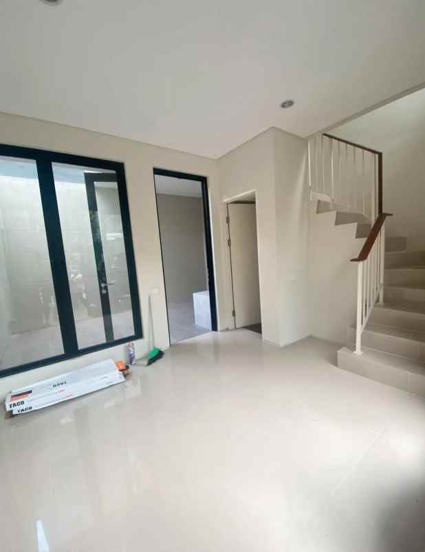 dijual rumah jalan northwest lake citraland