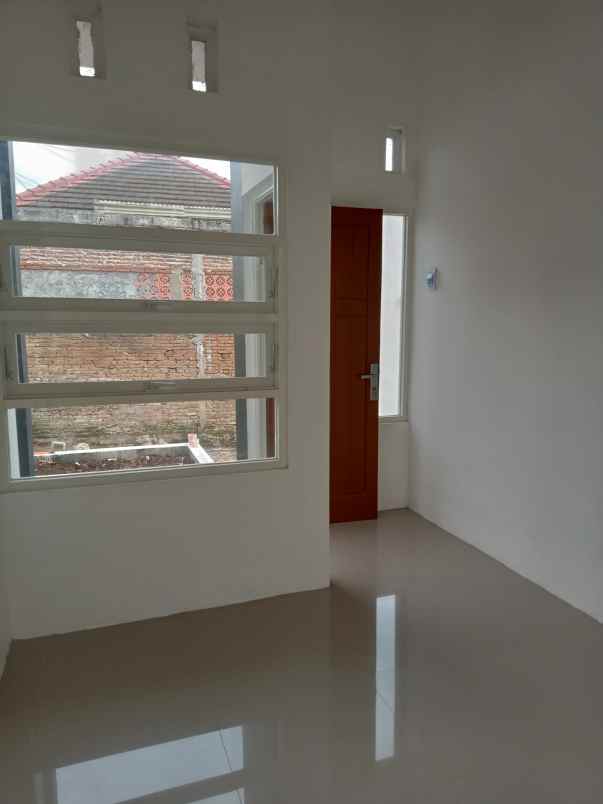 dijual rumah jalan pahlawan perum the