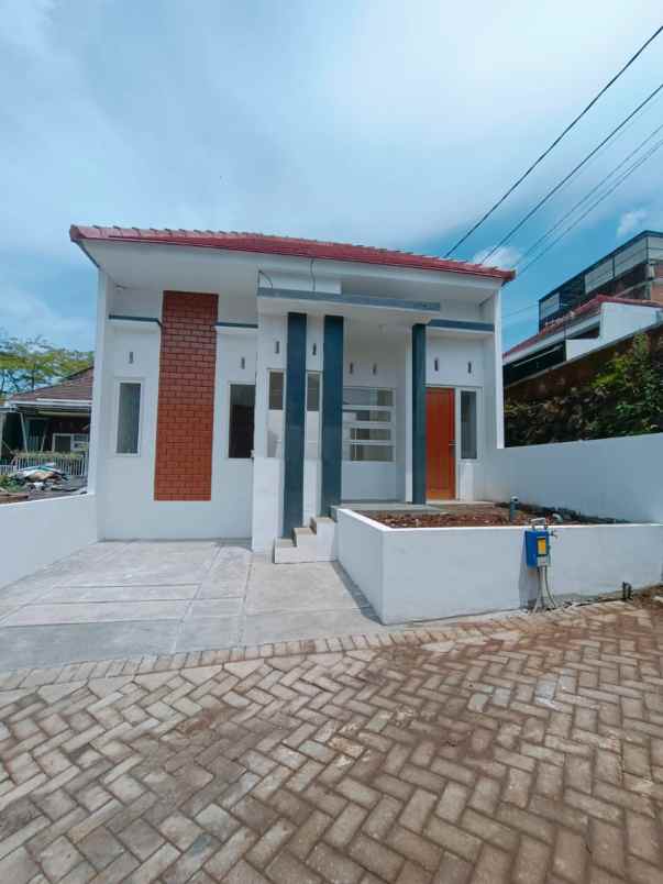 dijual rumah jalan pahlawan perum the