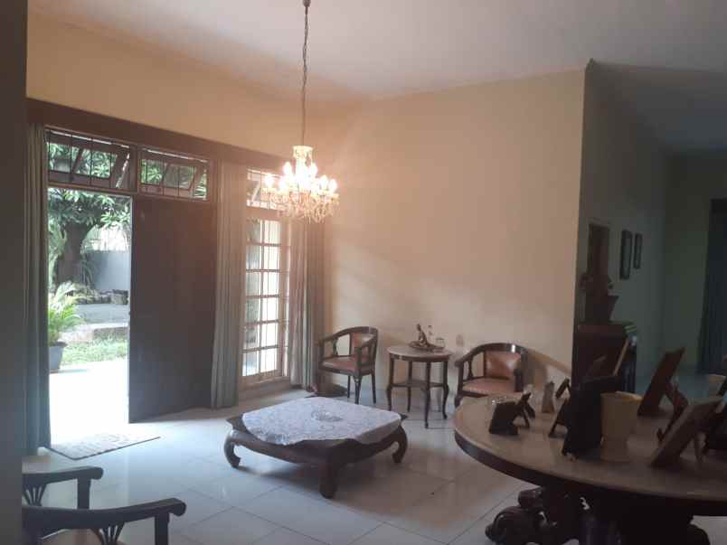 dijual rumah jalan pondok bambu raya