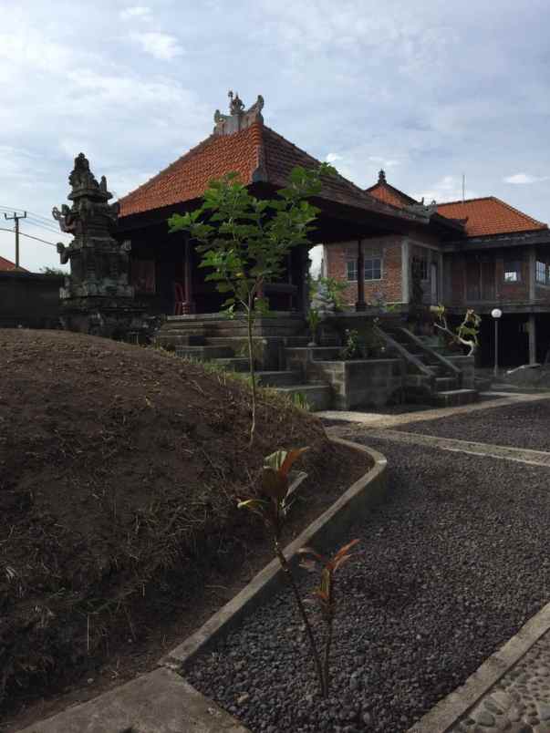 dijual rumah jalan raya antosari tabanan