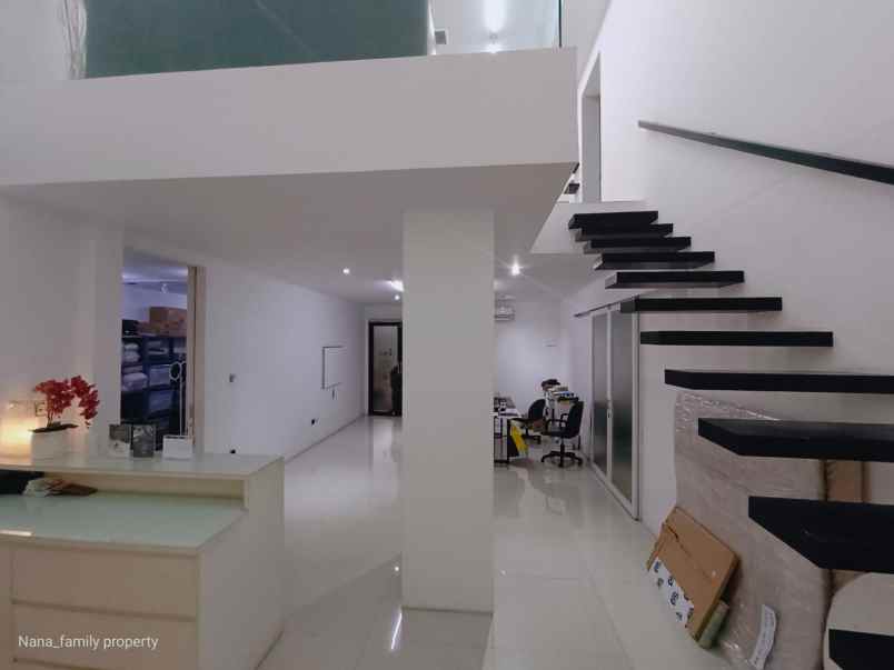 dijual rumah jalan raya bintaro sektor 3