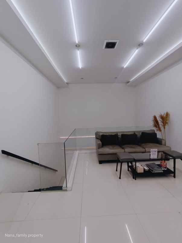 dijual rumah jalan raya bintaro sektor 3