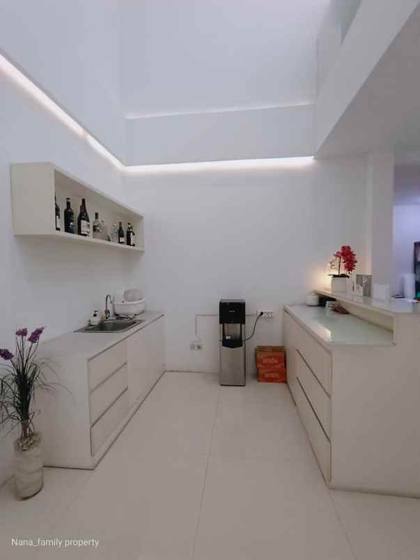 dijual rumah jalan raya bintaro sektor 3