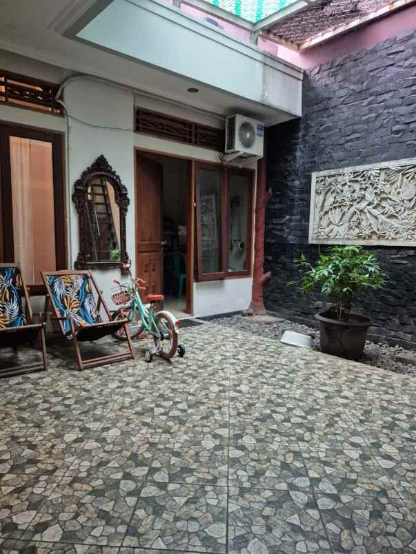 dijual rumah jalan raya cirendeu permai