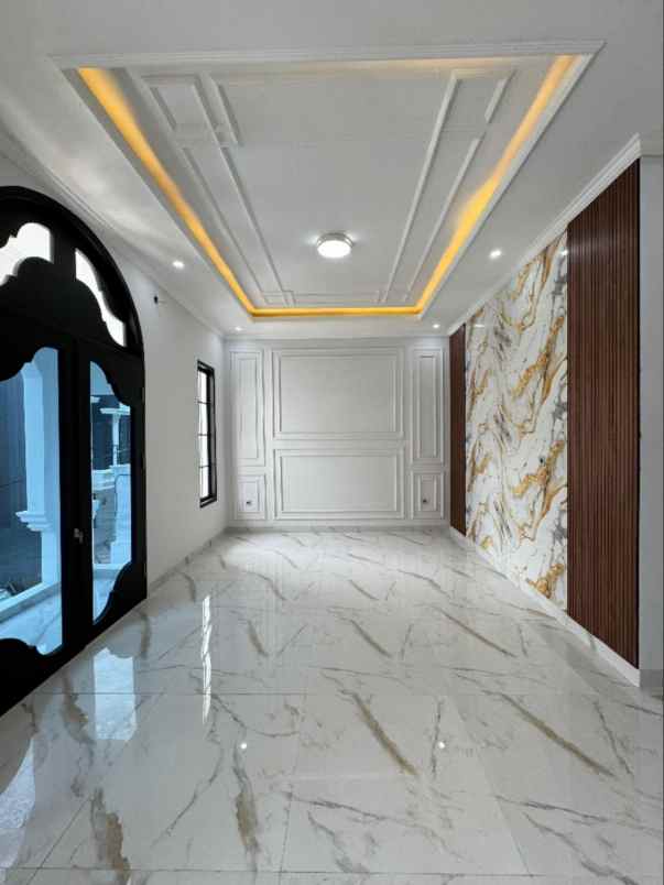 dijual rumah jalan raya jagakarsa