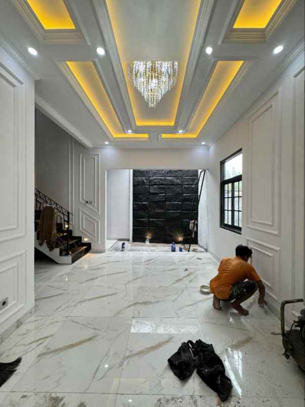 dijual rumah jalan raya jagakarsa