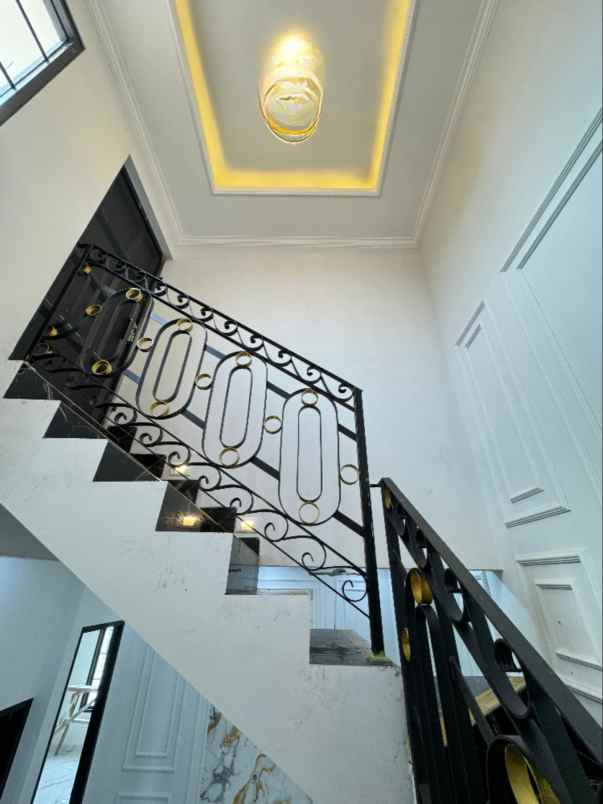 dijual rumah jalan raya jagakarsa