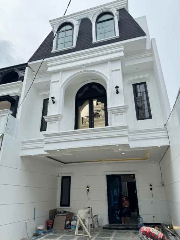 dijual rumah jalan raya jagakarsa