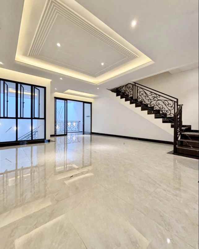 dijual rumah jalan raya jagakarsa