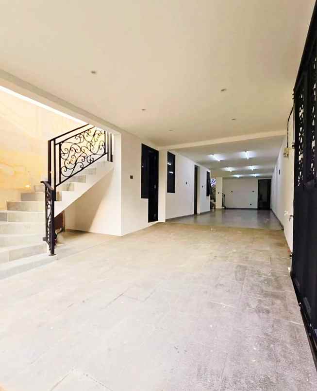 dijual rumah jalan raya jagakarsa