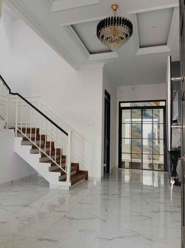 dijual rumah jalan raya jagakarsa