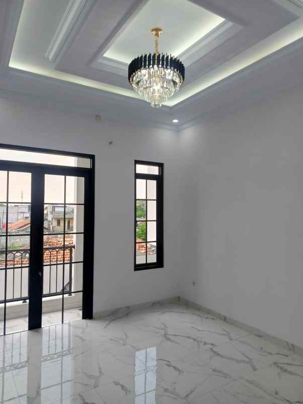 dijual rumah jalan raya jagakarsa