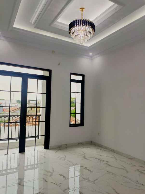 dijual rumah jalan raya jagakarsa