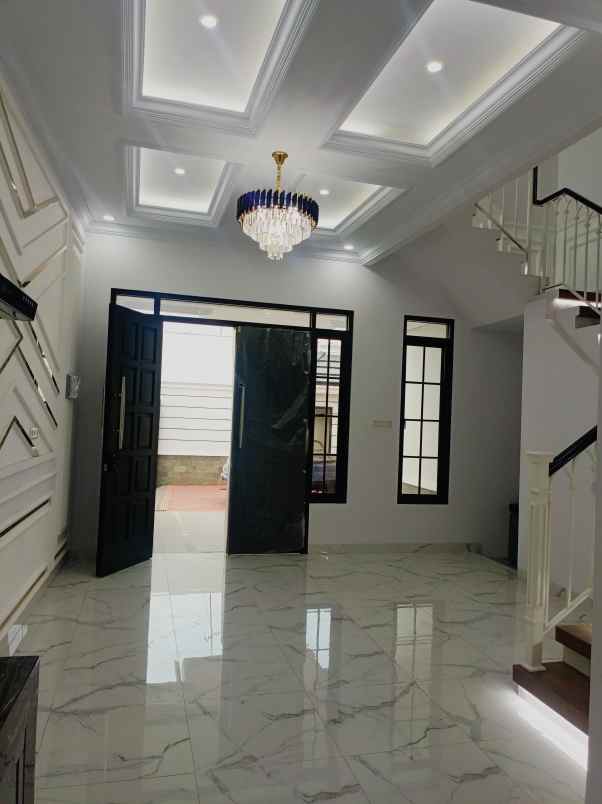 dijual rumah jalan raya jagakarsa