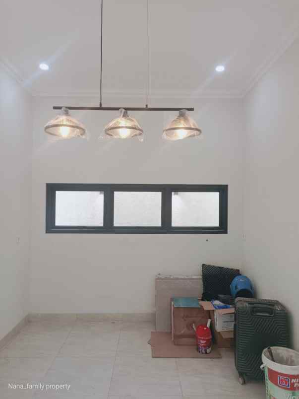 dijual rumah jalan raya kelapa dua