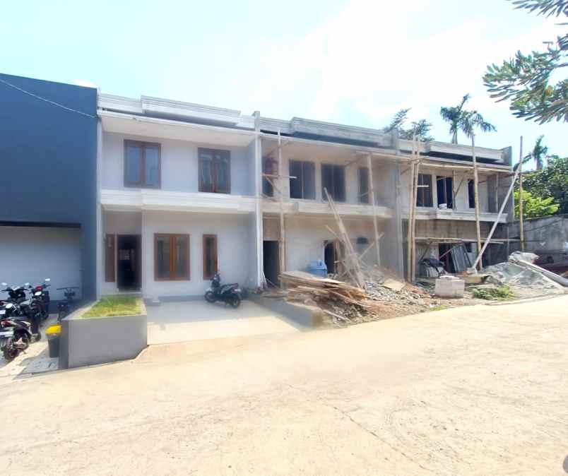 dijual rumah jalan raya nusa jaya