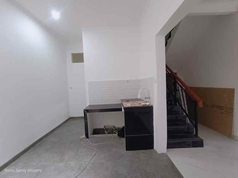 dijual rumah jalan raya pondok aren